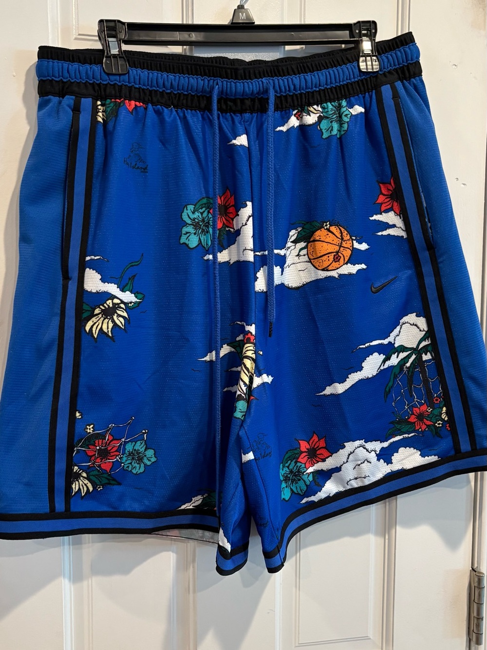 Nike Men’s Blue Floral & Basketball Print Athletic Shorts. Size XL